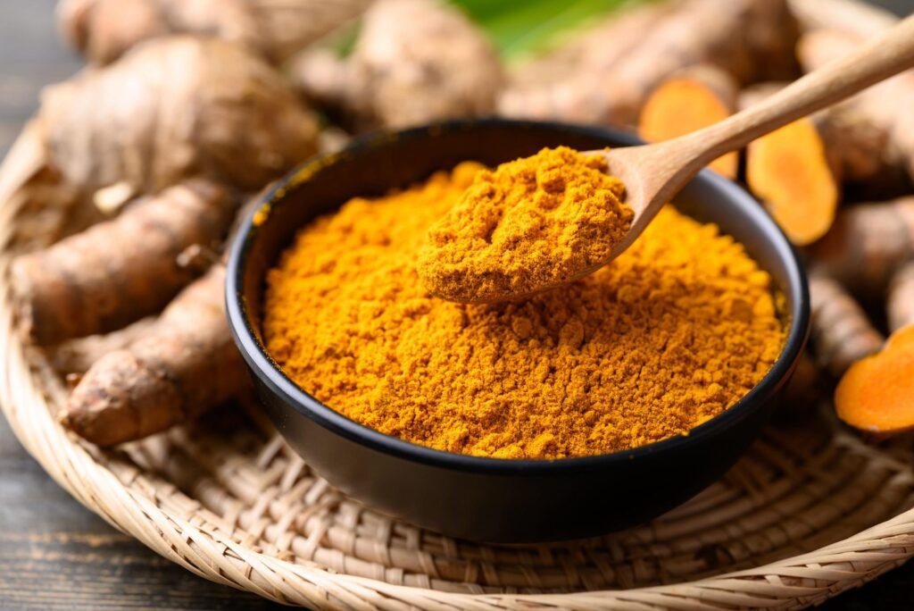 Cúrcuma em pó utilizada como especiaria