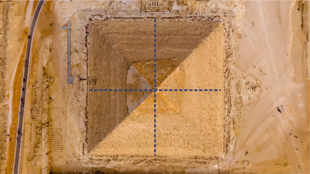 Face da Grande Pirâmide de Quéops mostrando sua geometria