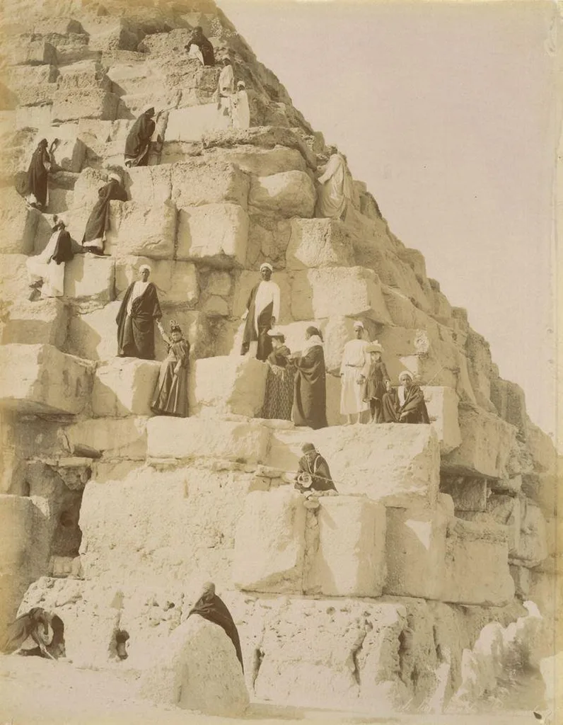 Antiga pedreira de calcário associada à construção das pirâmides do Egito